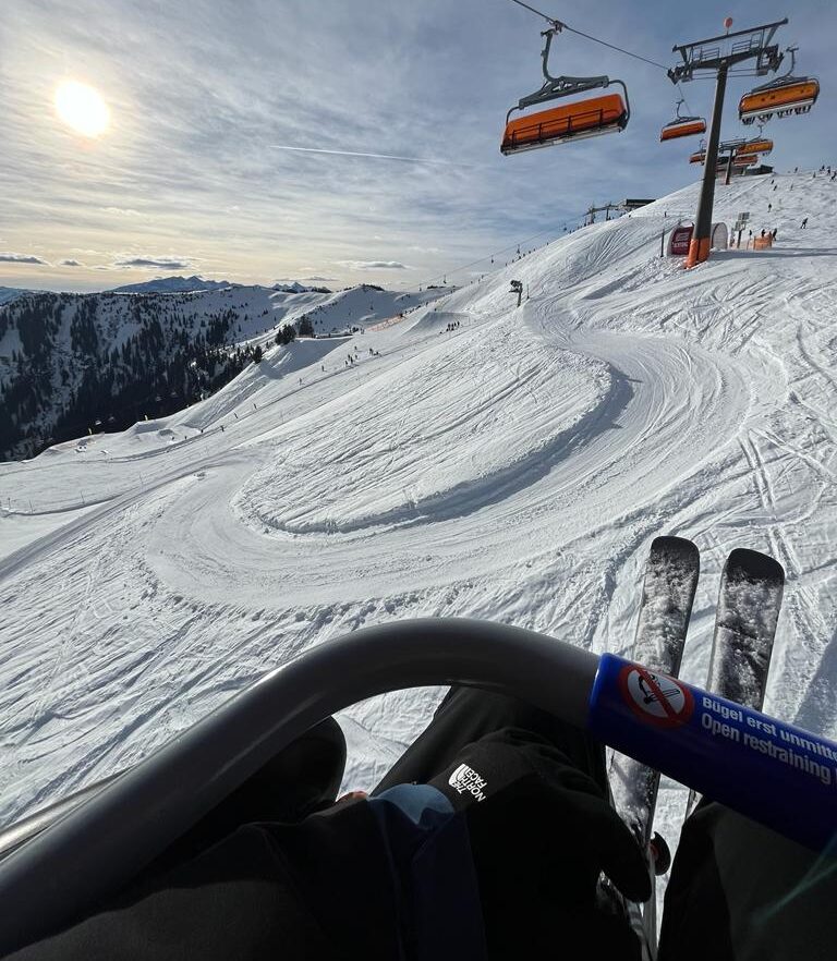 Uitzicht vanuit de lift in het skicircus