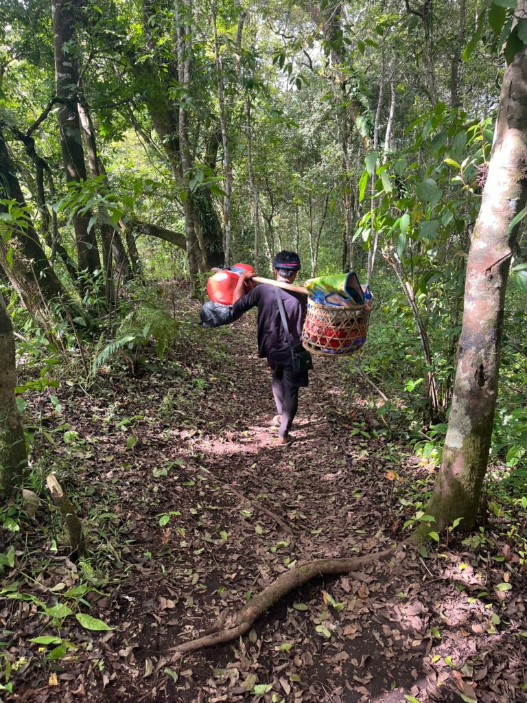 Beklimmen Rinjani door de porter