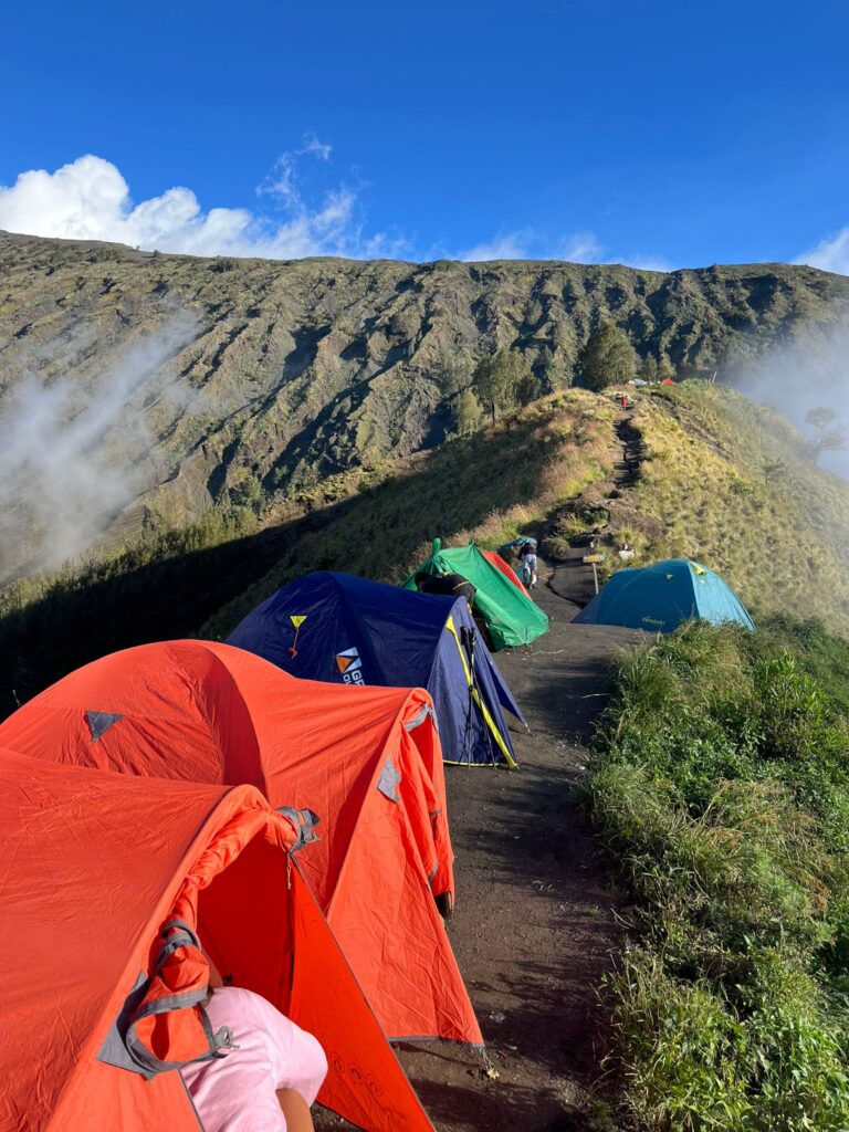 basecamp mount rinjani
